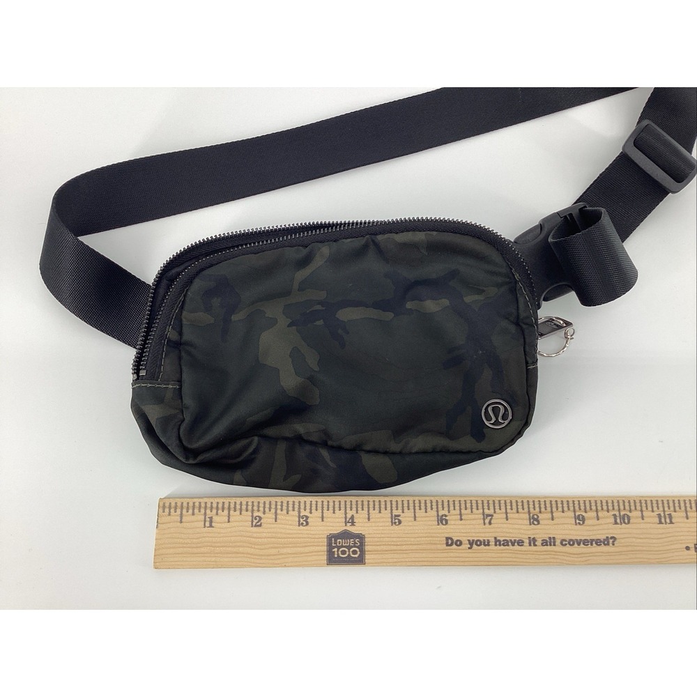 Lululemon Everywhere Belt bag 1L Heritage Camo Dark Olive Original Strap